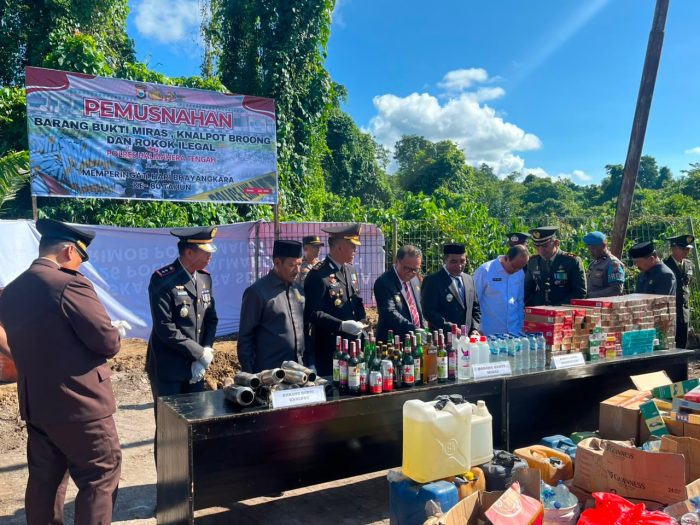 Polres Halmahera Tengah Musnahkan 1,25 Ton Cap Tikus, 1.198 Slop Rokok Ilegal, dan 1.030 Knalpot Brong
