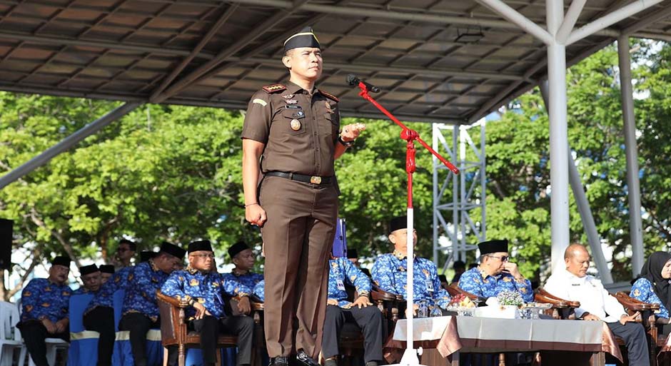 Kajari Batam I Wayan Wiradarma Pimpin Upacara 17 Hariban, Ajak ASN Jaga Integritas dan Tangani Banjir