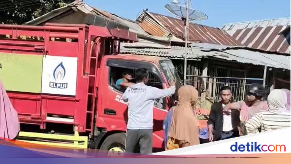 Emak-emak di Bima Adang Truk LPG Gegara Kelangkaan, Pertamina Sebut Penyaluran 100 Persen Sesuai Alokasi