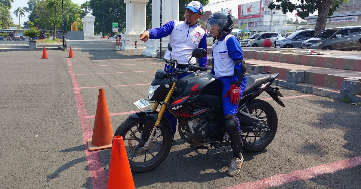 Astra Motor Bengkulu Gelar Kompetisi Safety Riding untuk Komunitas, 20 Peserta Uji Teknik di Jalan Raya