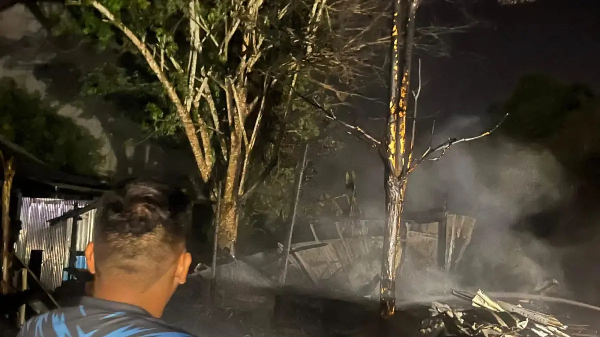 Dua Rumah di Paringin Kota Ludes Terbakar Jelang Subuh, Warga Berhamburan Keluar Saat Masih Terlelap