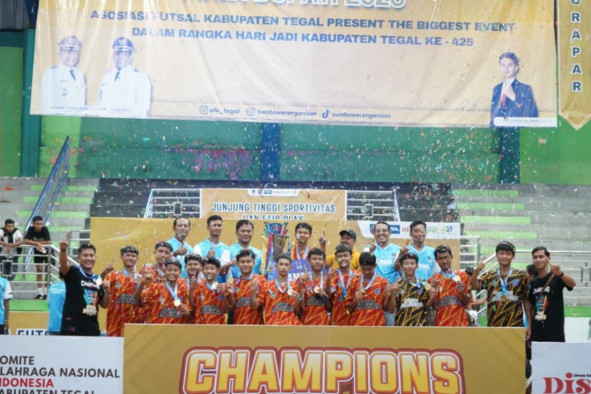 Bupati Tegal Ischak Maulana Rohman Tutup Liga Futsal Pelajar Piala Bupati 2026, SMK Muhammadiyah Kramat Juara Umum