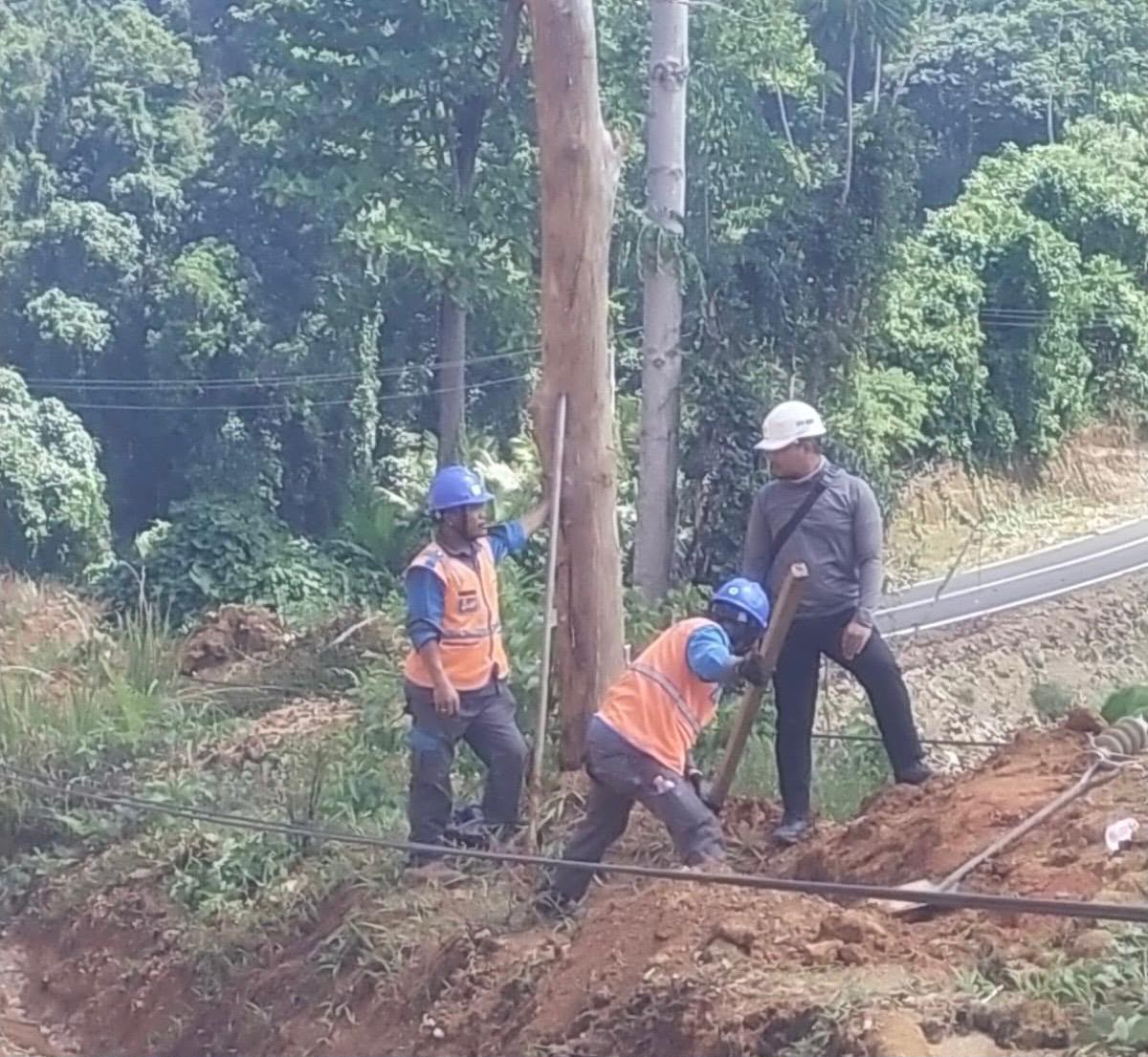 PLN Pasang Penyangga Darurat Usai Longsor Robohkan Tiang Listrik di Halmahera Selatan, 13 Desa Terdampak