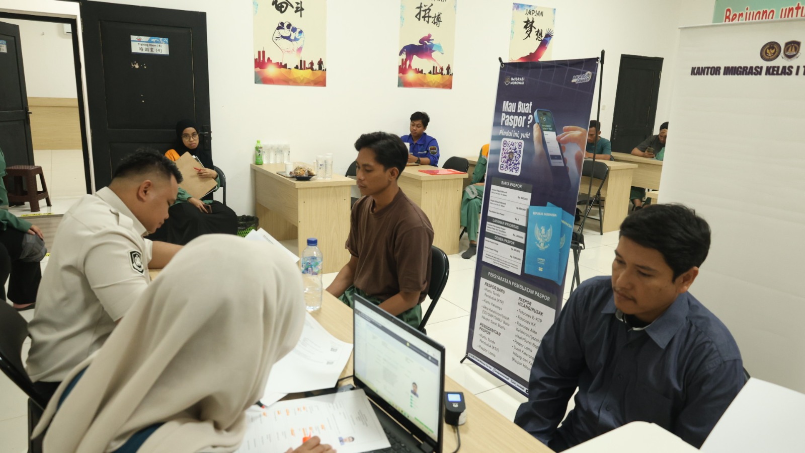 50 Karyawan PT Dexin Steel Indonesia di Morowali Urus Paspor Kolektif Lewat Program Eazy Paspor untuk Kursus ke Luar Negeri