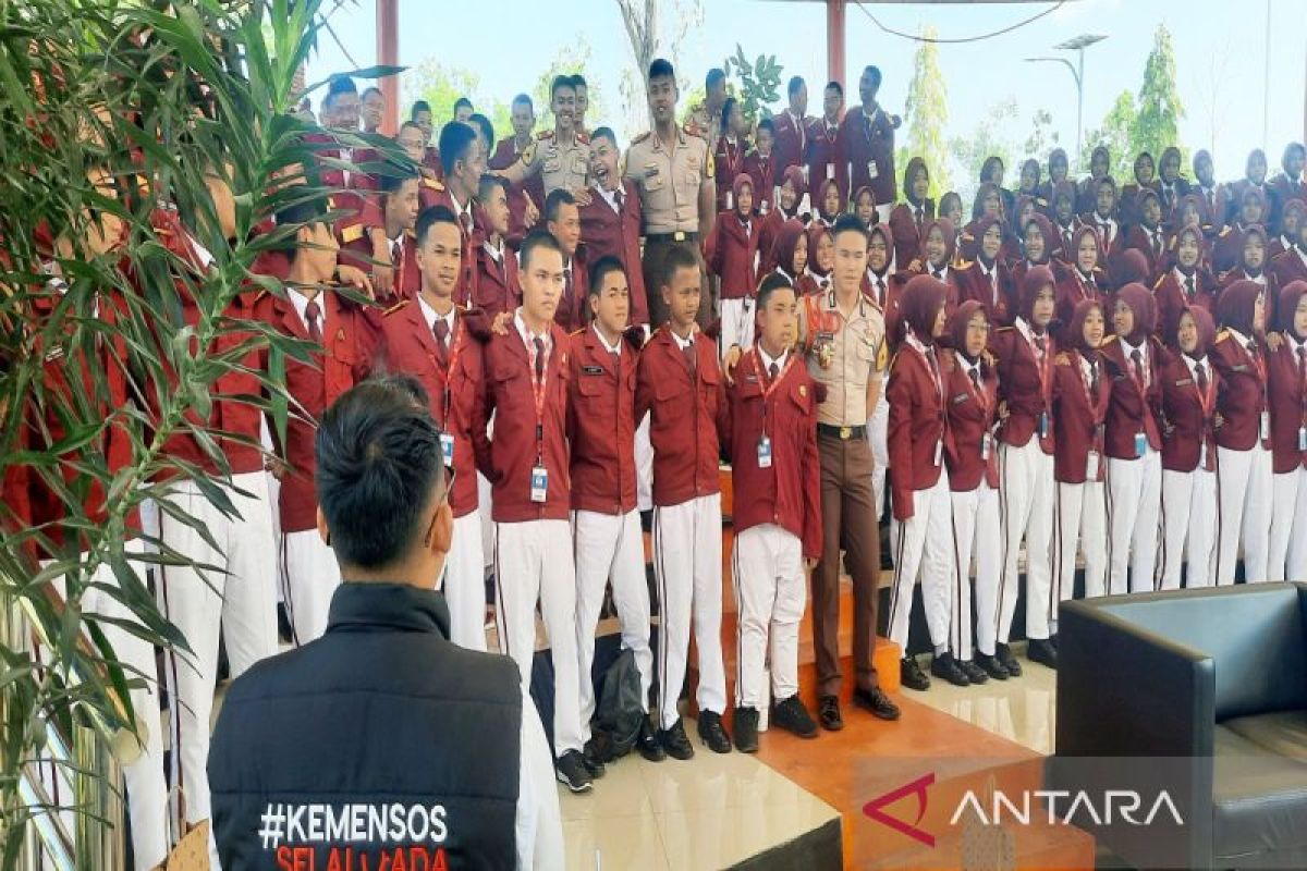 15 Taruna Akpol dan AAL Latih Kedisiplinan 125 Siswa Sekolah Rakyat di Banjarbaru Selama Lima Hari
