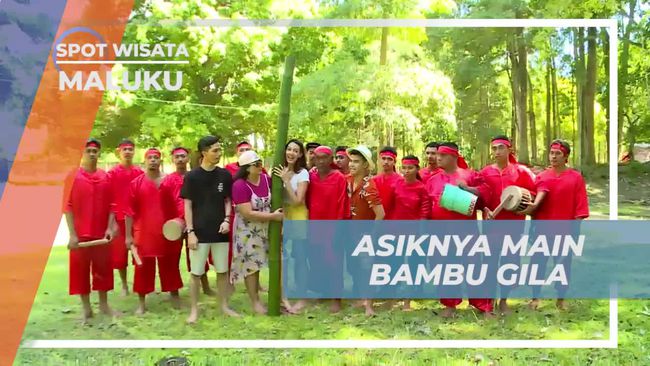 Ritual Bambu Gila di Ambon: Selebriti Sampai Ngos-ngosan Menahan Gerakan Bambu Besar