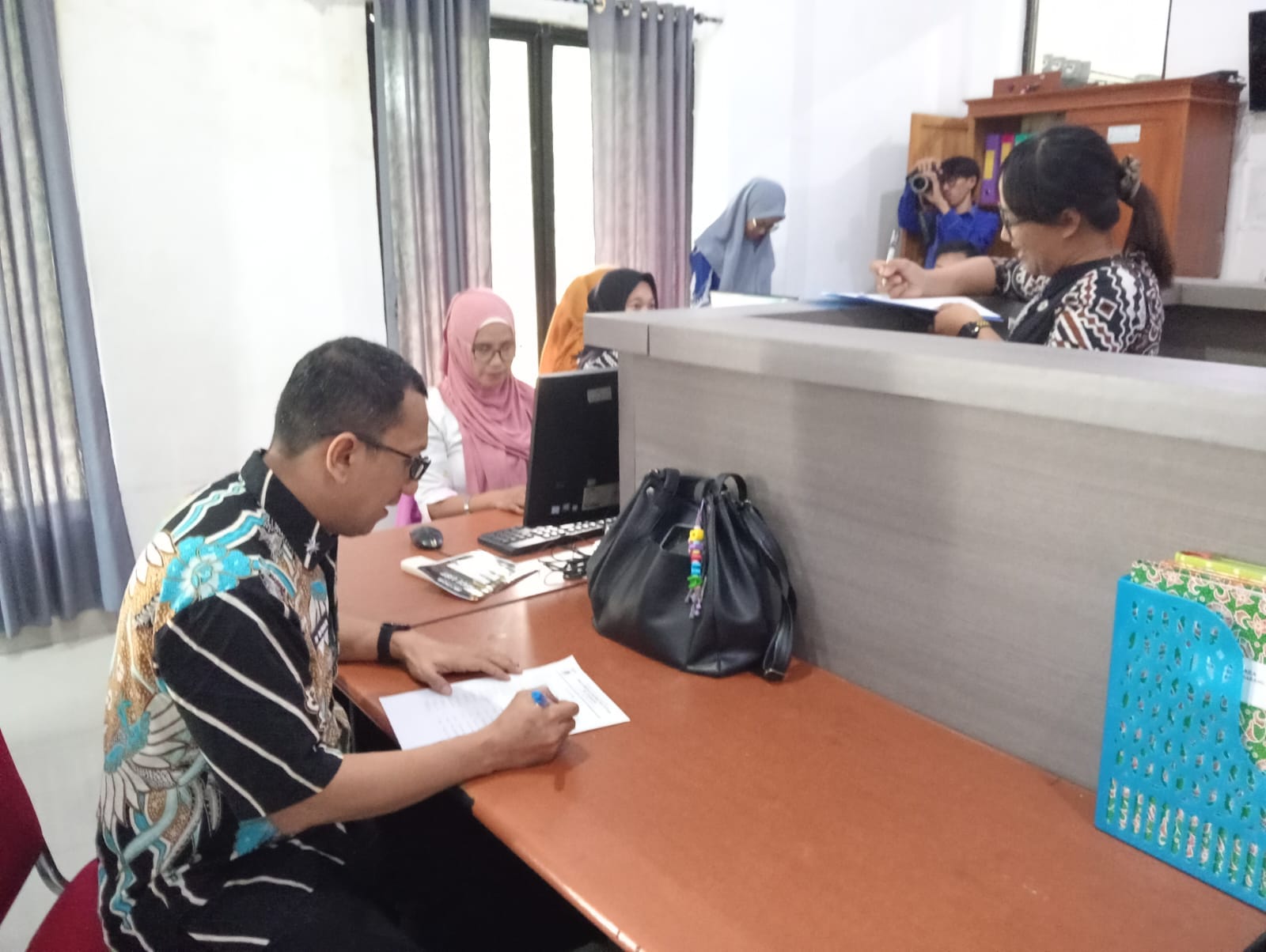 Kadis KominfoSS Sulbar Sidak Langsung ke Ruang Kerja, 11 PPPK Tak Ada di Tempat Saat Jam Kerja