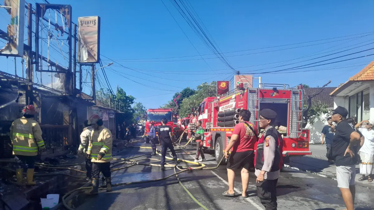 Kebakaran Hebat di Sanur Denpasar Selatan, Tiga Tempat Usaha Ludes Dilahap Api