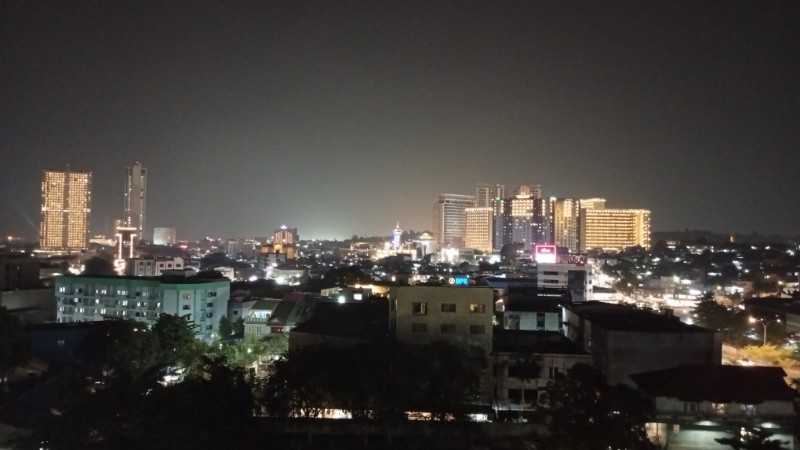 Beverly Hotel Batam Luncurkan Escape Saturday Barbecue Dinner: BBQ All You Can Eat Rp99 Ribu di Rooftop, Live Music dan City Light Setiap Sabtu Malam