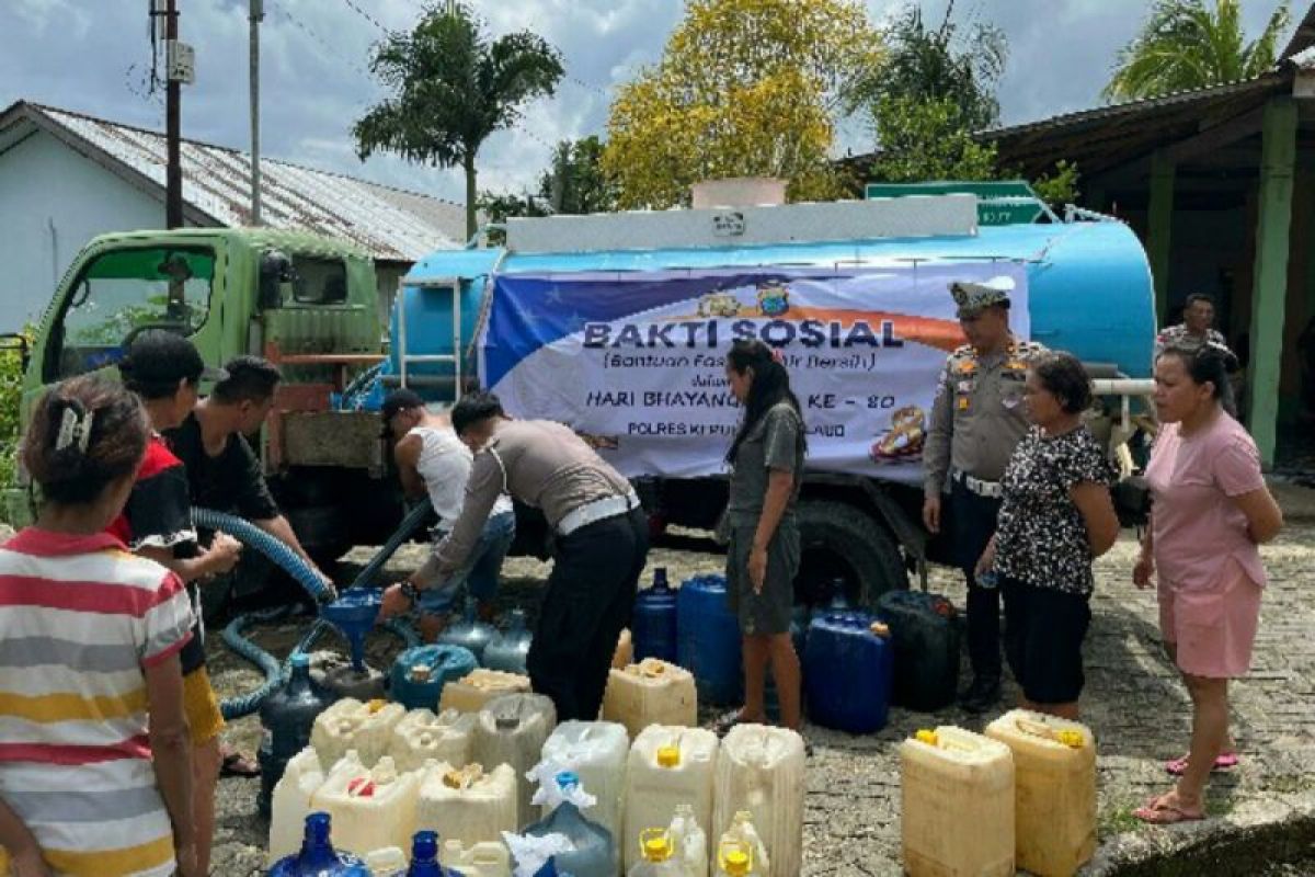 Polda Sulut Bangun Sumur Bor dan Tower Air di 5 Wilayah Sambut Hari Bhayangkara ke-80, Warga Talaud Dapat Distribusi Air Bersih
