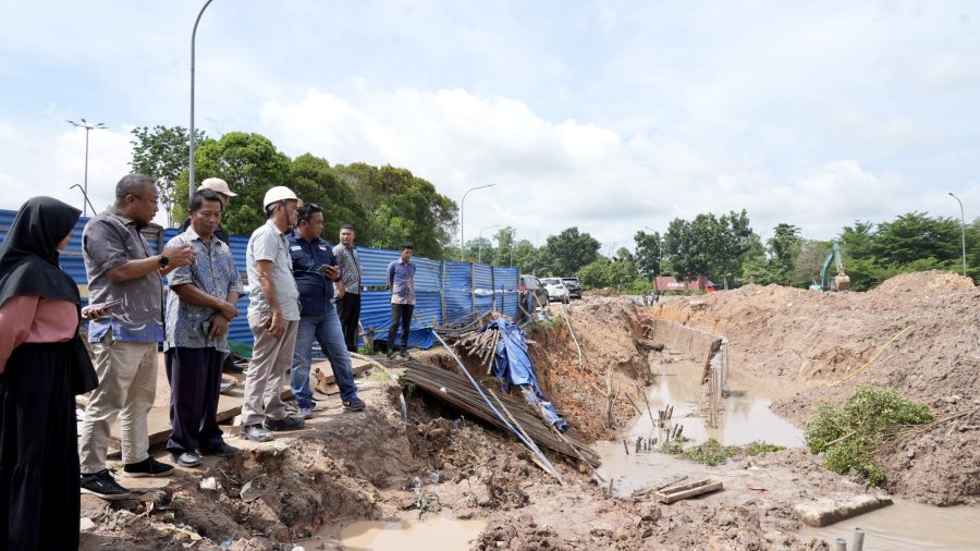 BP Batam dan PT Air Batam Hilir Kebut Perbaikan Pipa Bocor di Simpang Plamo, Suplai Air ke Taman Baloi hingga Sukajadi Terganggu
