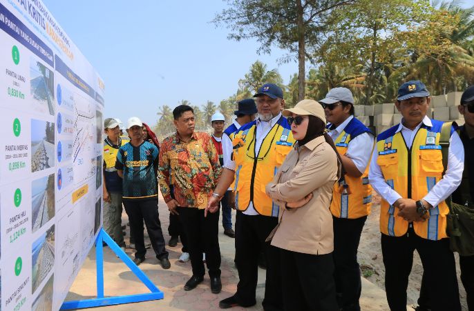 Tinjau Proyek Pengaman Pantai di Kaur, Erna Sari Dewi: Pembangunan Rp 14,6 Miliar untuk Lanjutan 240 Meter