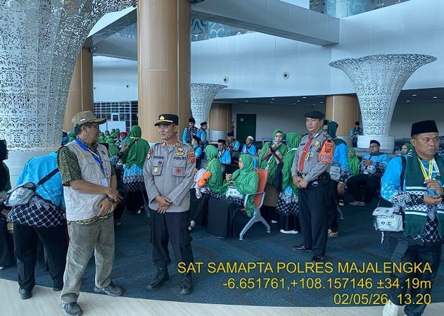 Polres Majalengka Kawal Keberangkatan Kloter 14 Haji di Bandara Kertajati