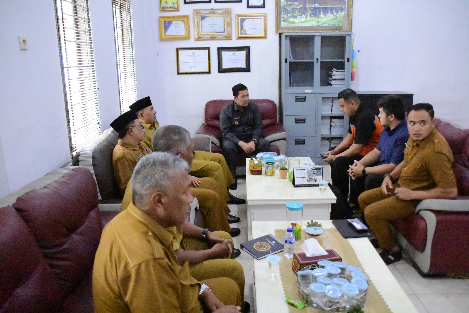 Bupati Aceh Tengah Terima 7 Alat Berat dan 14 Dump Truck dari Mendagri Tito Karnavian untuk Pemulihan Pascabanjir dan Longsor