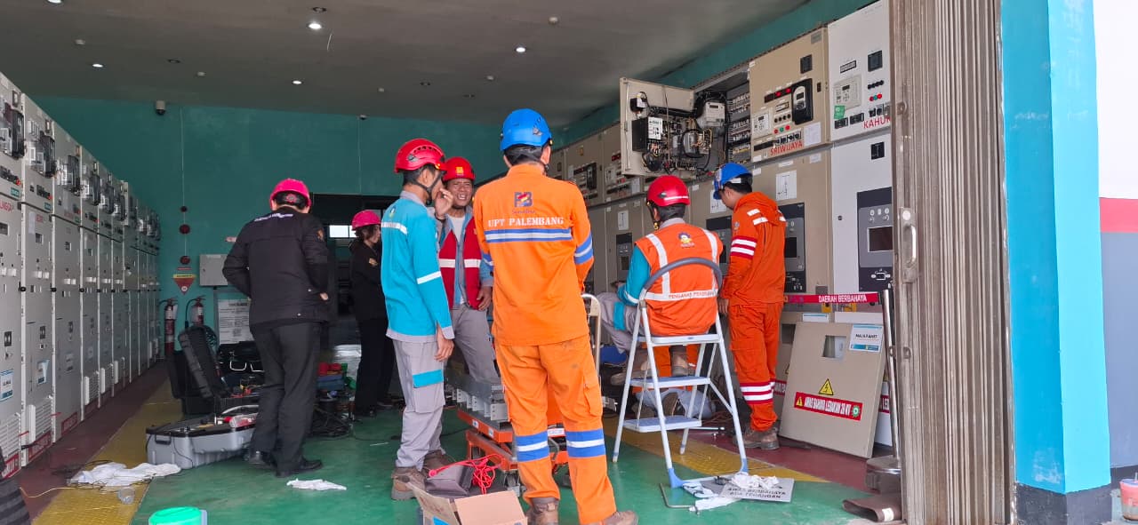 PLN UPT Palembang Lakukan Pemeliharaan 3 Penyulang di Keramasan Tanpa Padamkan Listrik Pelanggan