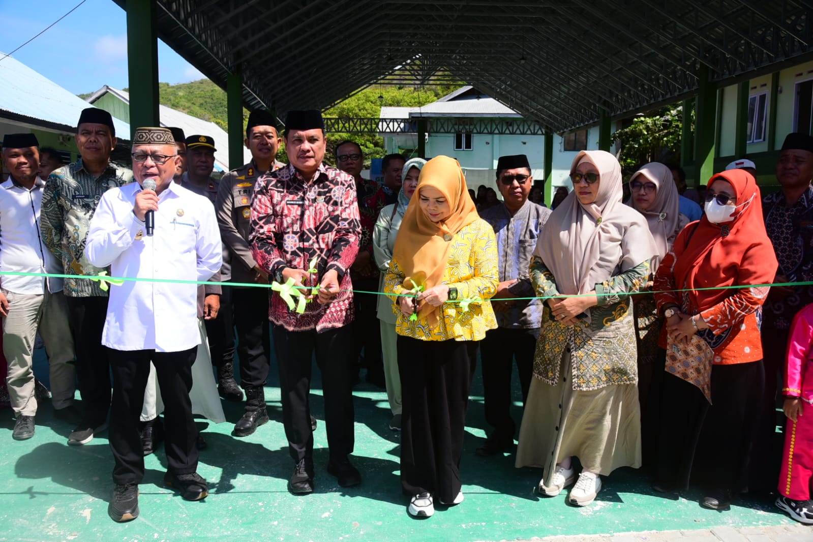 Wagub Gorontalo Idah Syahidah Resmikan Gedung MTSS Bahrul Ulum Batudaa Pantai, Fasilitas Baru untuk 30 Siswa