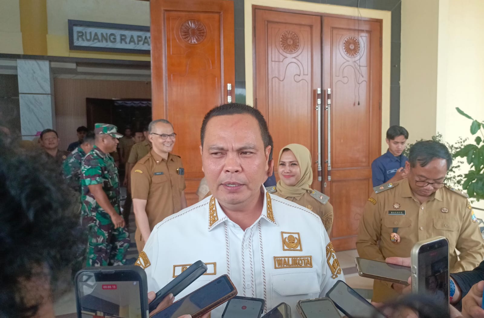 Walikota Serang Bantah Wacana Legalkan Minol dan THM, Sanksi Rp 5 Miliar Disiapkan untuk Pelanggar