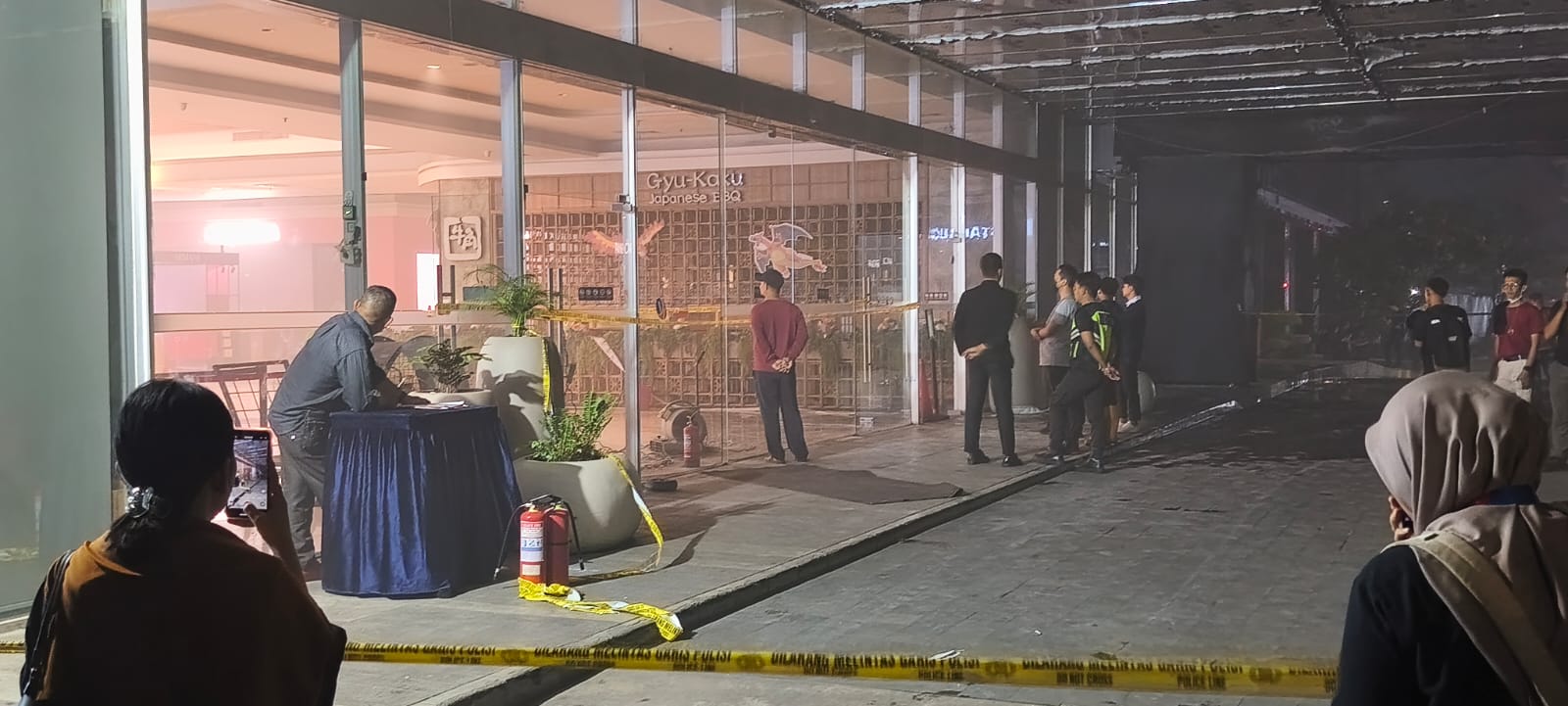 Kebakaran Tenant di Palembang Indah Mall Berhasil Dipadamkan, Manajemen Pastikan Tidak Meluas ke Area Lain