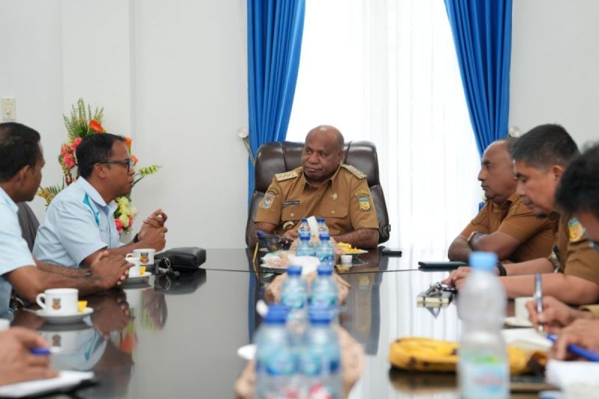 PLN UP3 Jayapura dan Pemprov Papua Pulihkan Kelistrikan 500 KK Korban Kebakaran Dok V