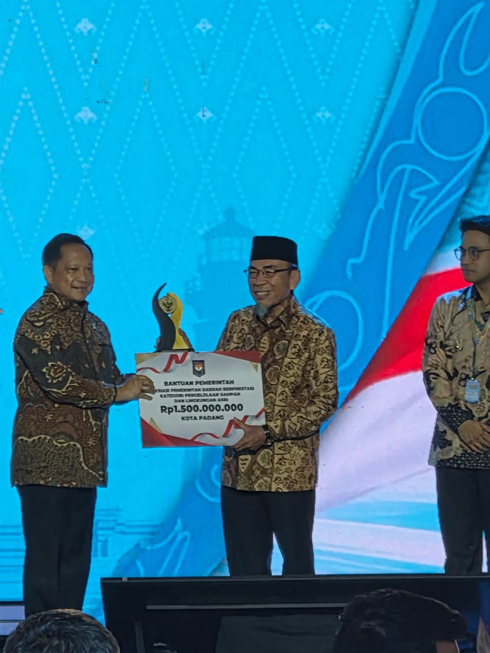 Pemkot Padang Raih Peringkat Dua Pengelolaan Sampah dari Kemendagri, Insentif Rp 1,5 Miliar Dikantongi