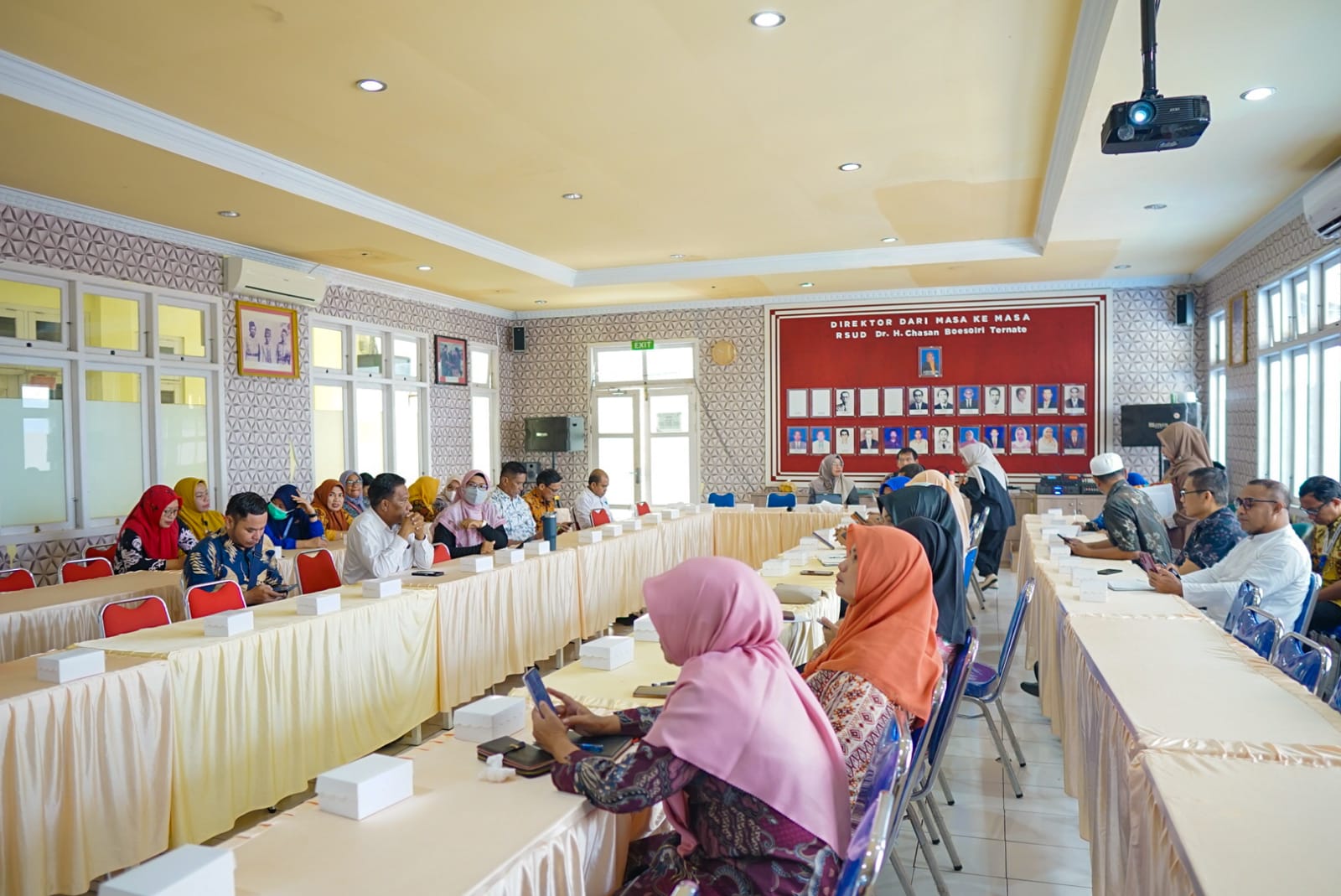 RSUD Chasan Boesoirie Ternate Gelar Forum Konsultasi Publik, Parkir Liar hingga Antrean IGD Jadi Sorotan
