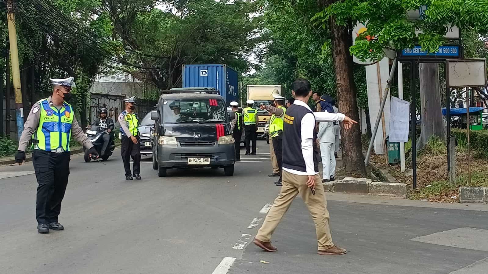 Samsat Cikokol Razia Pajak Kendaraan di Tangerang, Sediakan Mobil Keliling agar Warga Bisa Bayar di Tempat