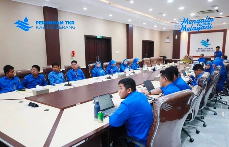 Perumdam TKR Gandeng UI Evaluasi Program Beasiswa S2 Karyawan, 10 Pegawai Presentasikan Riset Digitalisasi dan Pelayanan Air Bersih