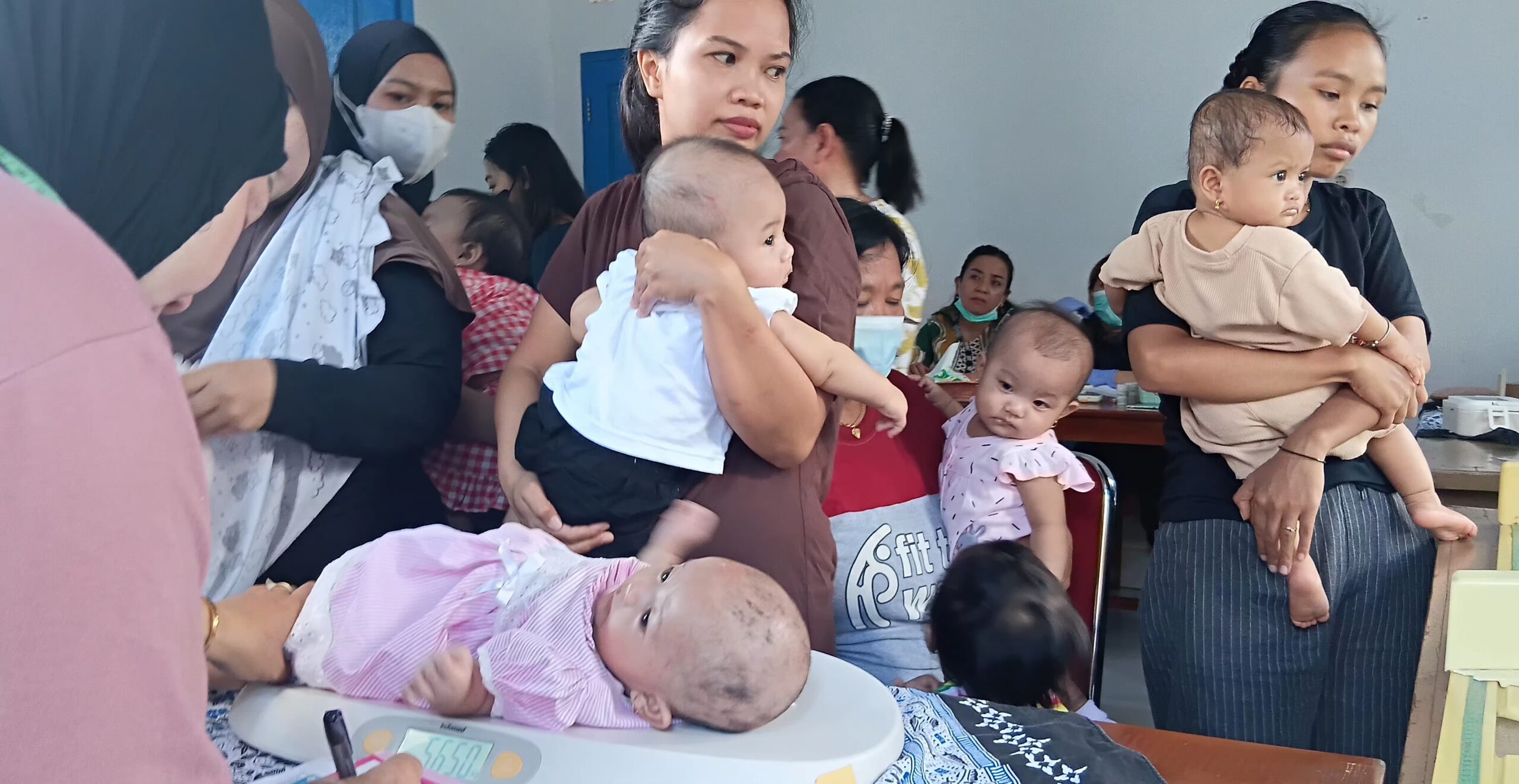 Antrean Emak-Emak Pomalaa Padati Pemeriksaan Balita Gratis, PT Vale Incar Deteksi Dini Stunting di Desa Pesouha