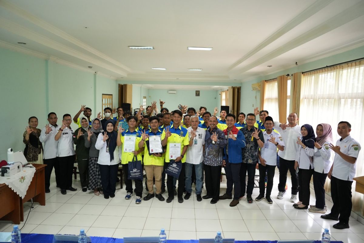 24 Warga Sekitar Kilang Pertamina Plaju Kantongi Sertifikasi Operator Perancah, Bekal Kerja di Sektor Industri