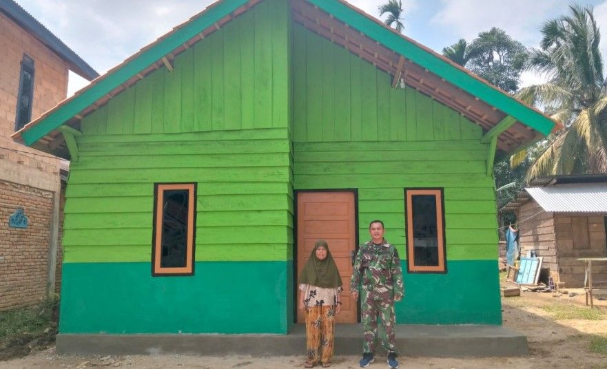 Rumah Keluarga Maskur Hanapi di Bungo Rampung Direhab Satgas TMMD ke-129, Maimunah: Dulu Banyak Rusak, Kini Nyaman