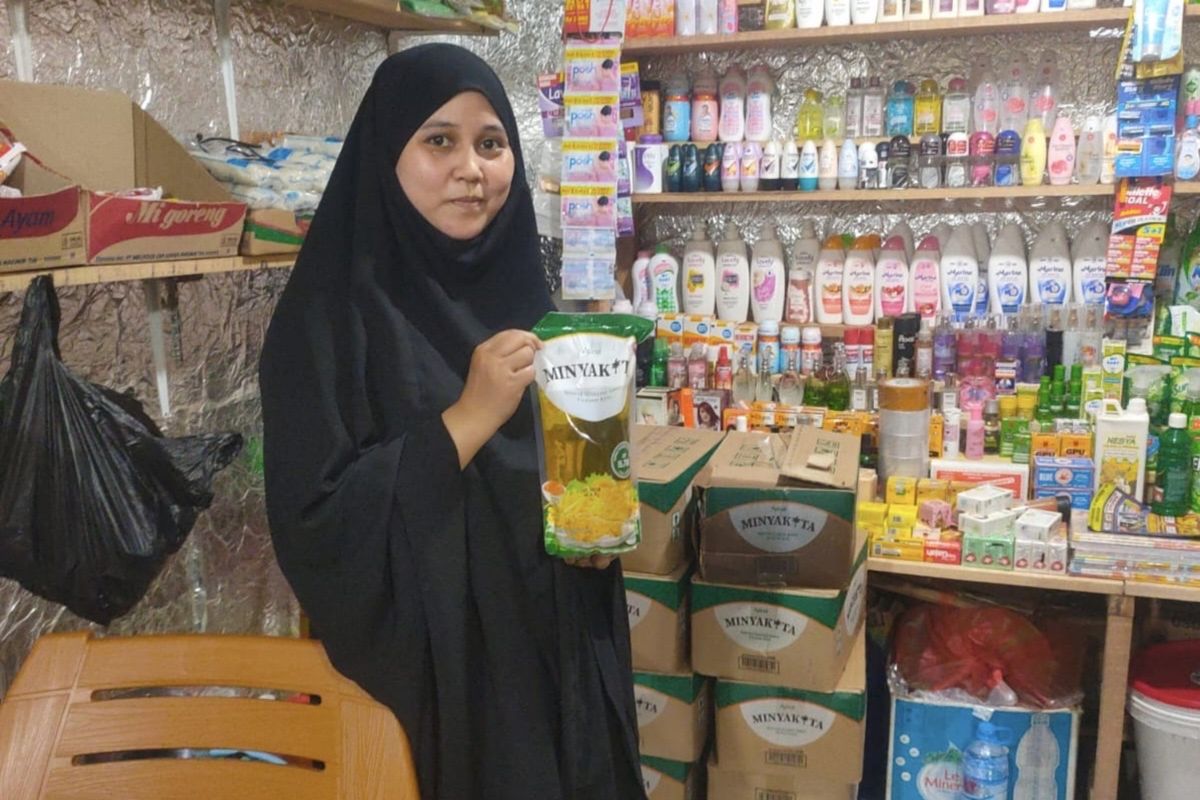 Bulog Sultra Gelontorkan 4.200 Liter Minyakita ke Pasar Anduonohu Jelang Idul Adha, Harga Sempat Tembus Rp27 Ribu