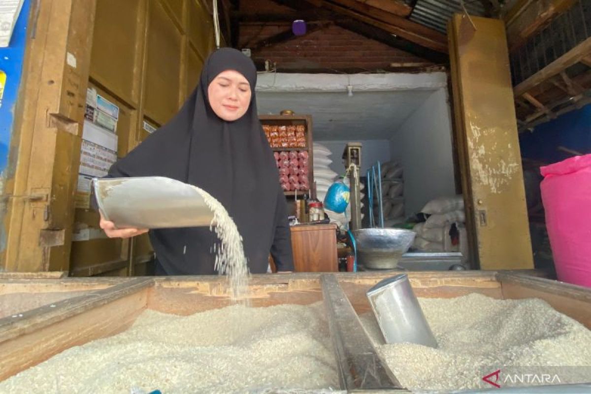 Harga Beras di Pasar Induk Garut Stabil Rp15 Ribu per Kilogram saat Kemarau, Stok Aman hingga 1 Ton per Hari