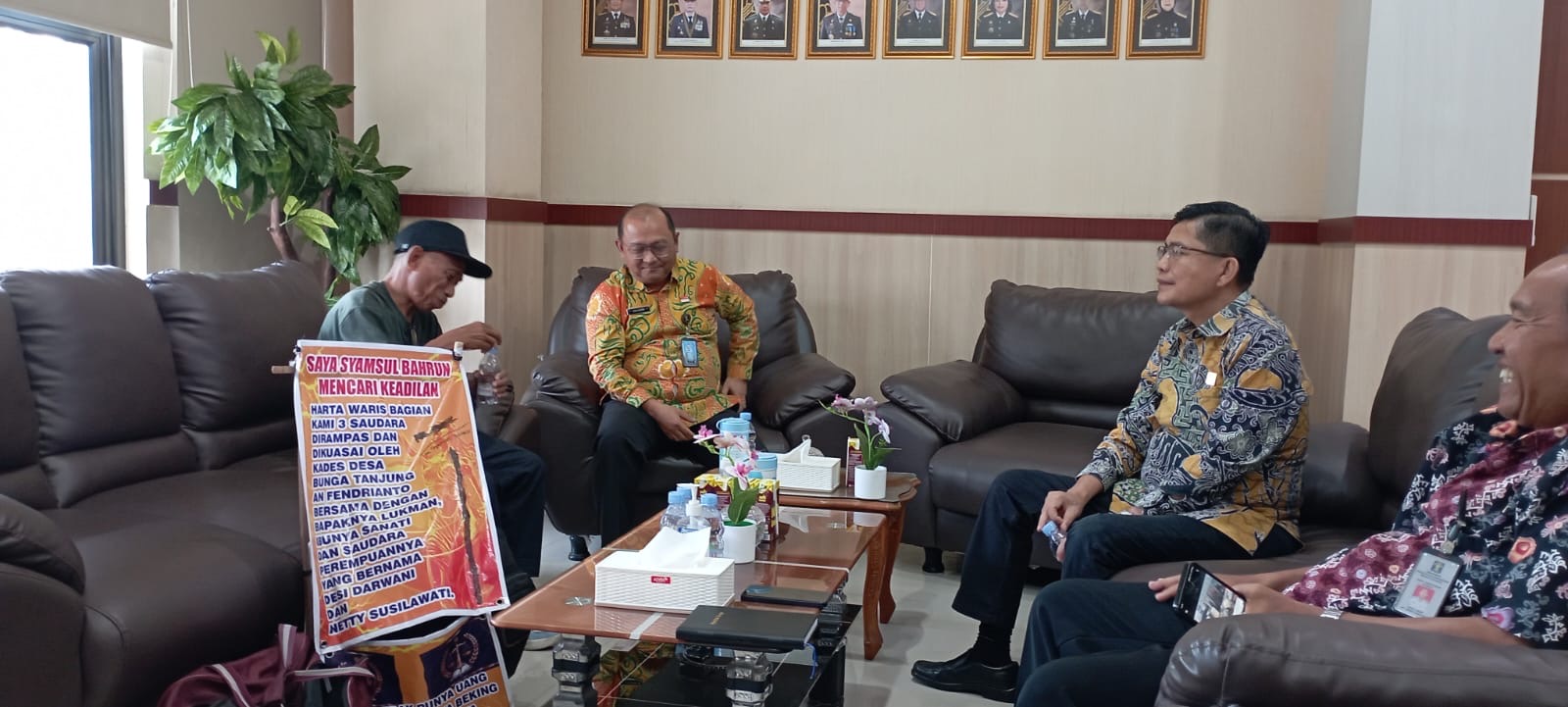 Pria Mukomuko Jalan Kaki 1 Pekan ke Kota Bengkulu Pertanyakan Lahan Warisan 20 Hektare yang Dikuasai Kakak Kandung