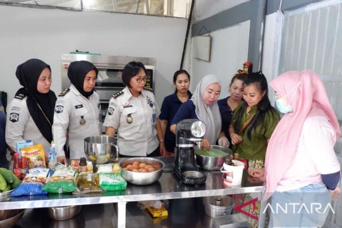 Lapas Perempuan Palembang Latih Warga Binaan Usaha Roti, Pematerinya Mantan Napi yang Kini Punya Toko Bakery