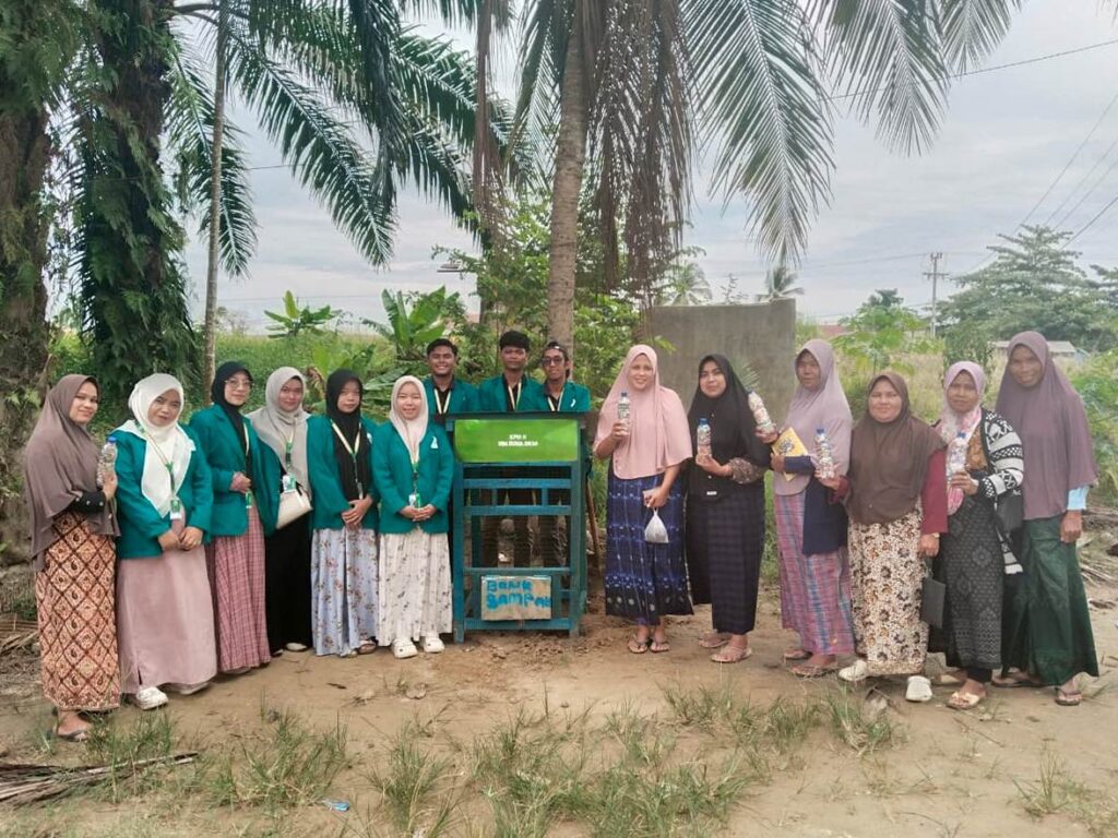 Mahasiswa KPM UIN Sultanah Nahrasiyah Lhokseumawe Rintis Bank Sampah di Desa Geudumbak, Warga Diajak Ubah Limbah Jadi Cuan