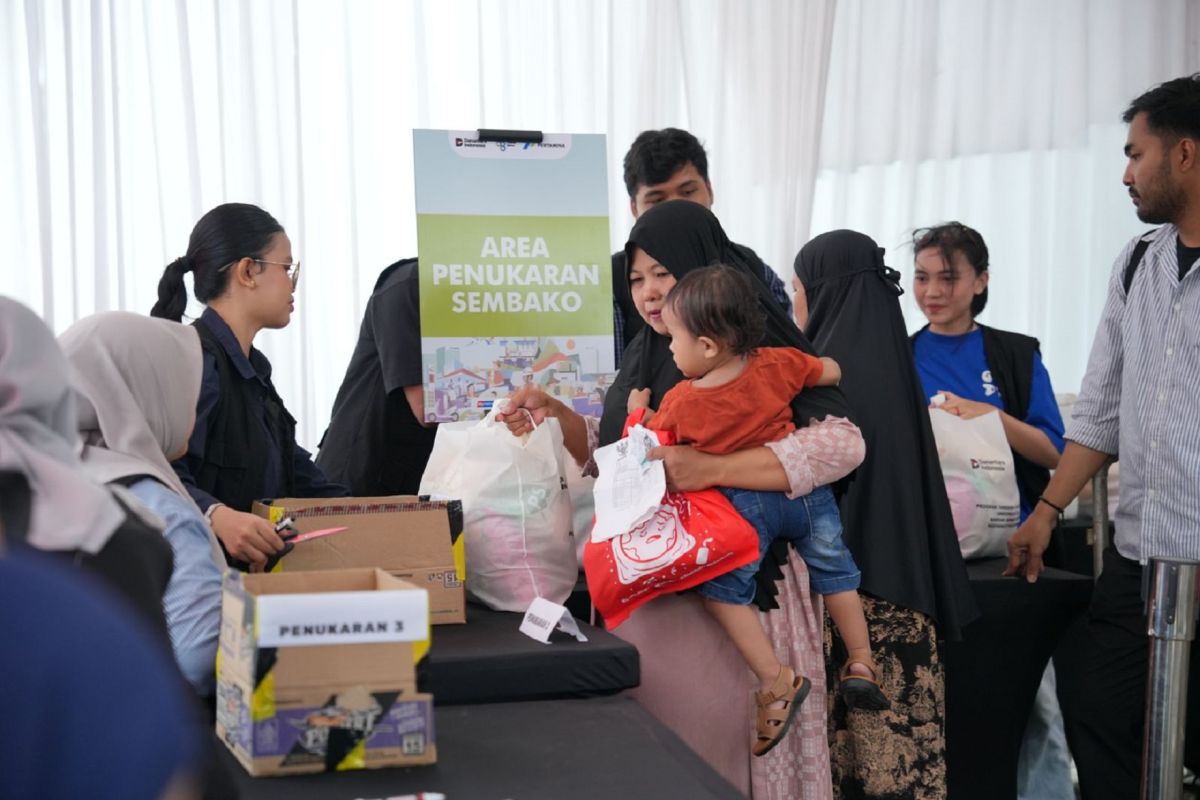 Pertamina Salurkan 1.000 Paket Sembako Murah Rp30 Ribu di Makassar, Warga Ring 1 Dapat Beras hingga Sarden