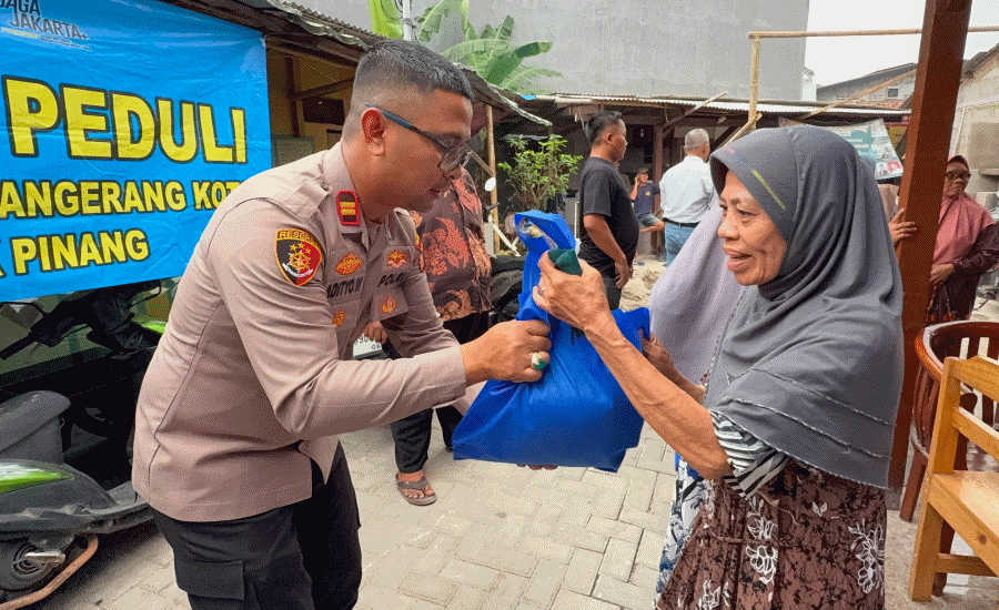 Polsek Pinang Salurkan 125 Kilogram Beras untuk 25 KK di Neroktog, Program Jumat Peduli Polri