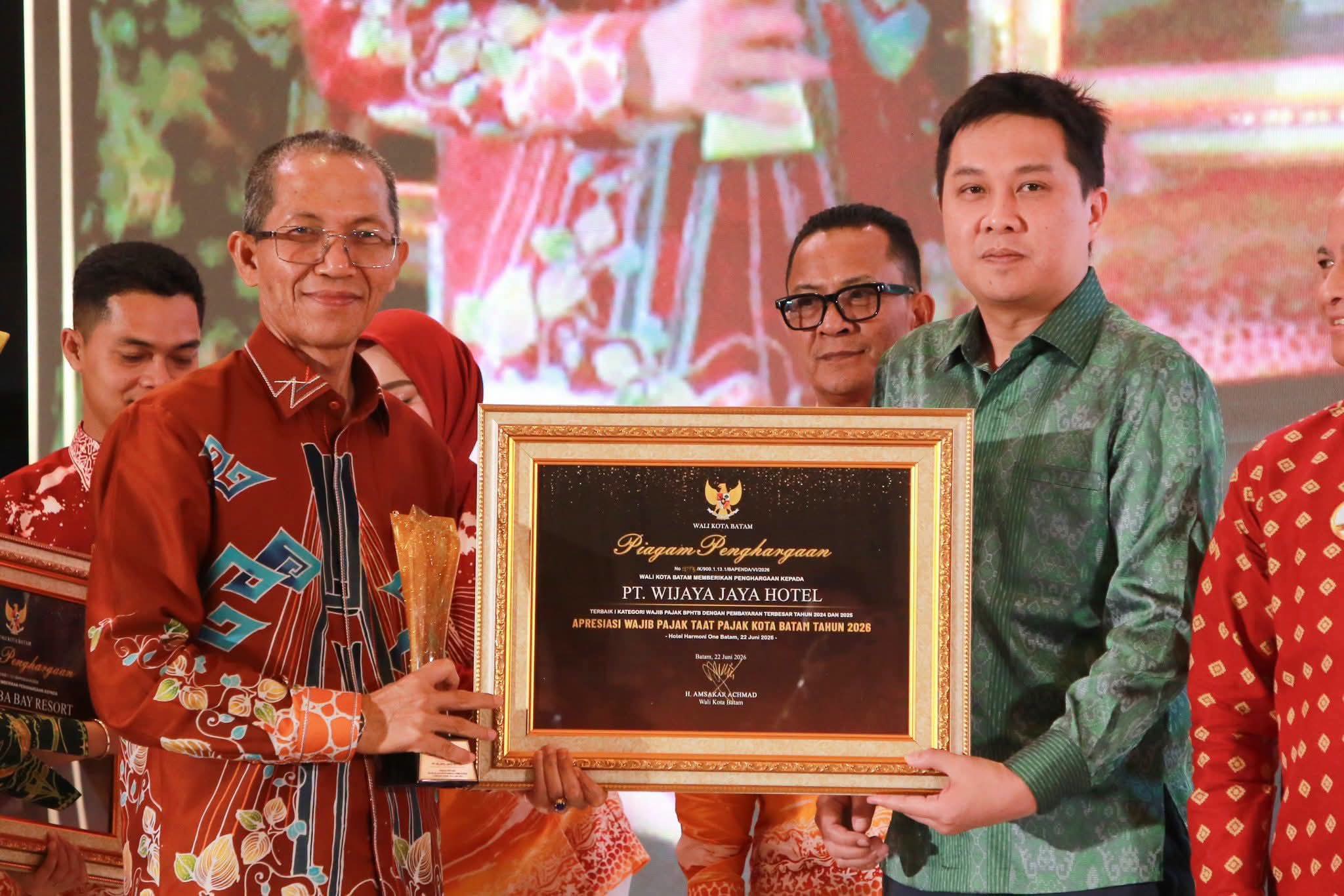 Pemkot Batam Beri Penghargaan ke 15 Kategori Wajib Pajak, Kemandirian Fiskal Tembus Peringkat 5 Nasional