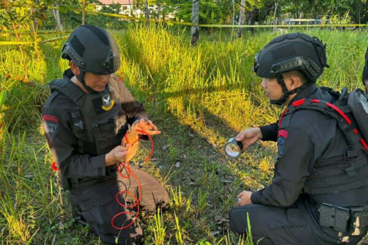 Brimob Polda Sulut Musnahkan Granat Tangan yang Ditemukan di Likupang, Minahasa Utara
