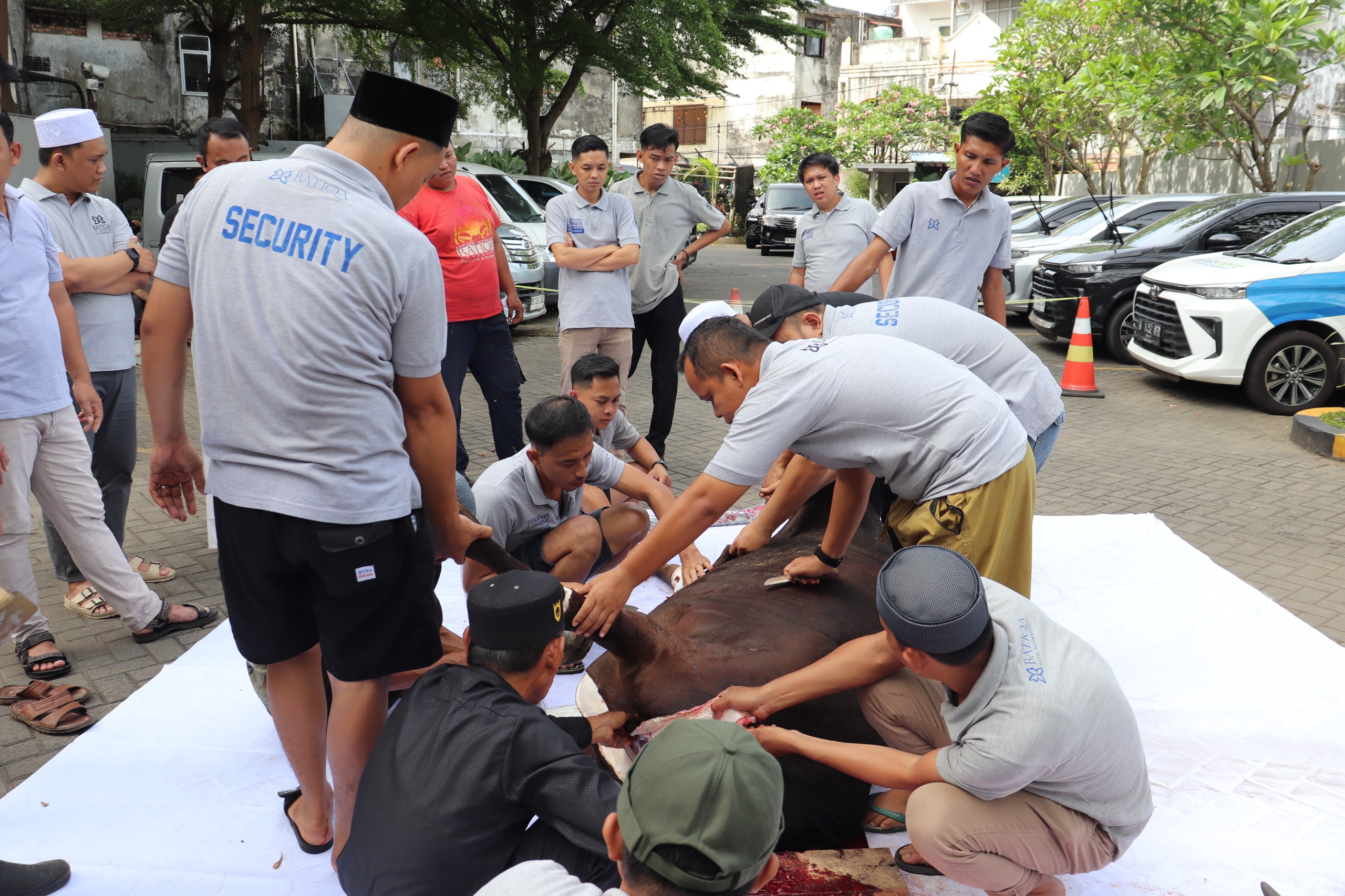 BATIQA Hotel Palembang Salurkan 179 Bungkus Daging Kurban untuk Karyawan dan Warga Sekitar