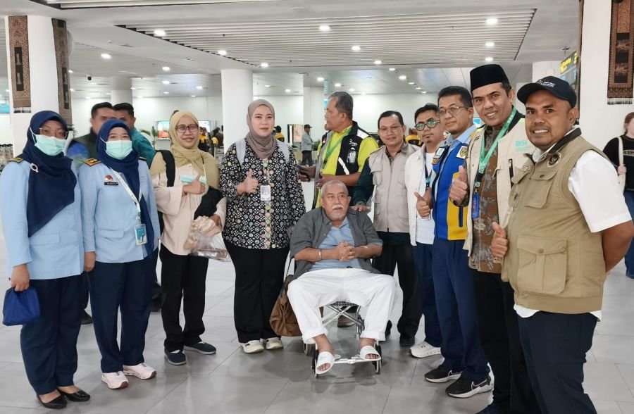 Dua Jemaah Haji Sumbar Akhirnya Pulang ke Padang Usai Dirawat di Arab Saudi, Lima Masih di Rumah Sakit
