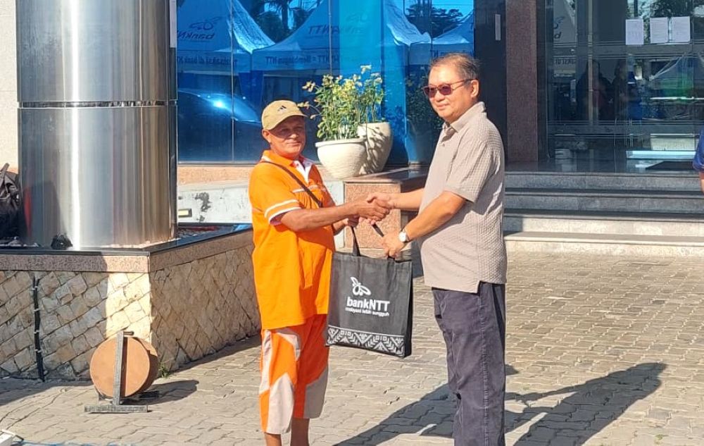 HUT ke-64 Bank NTT, Dirut Charlie Paulus Akui Antrean Panjang Bukan Tanda Pelayanan Hebat