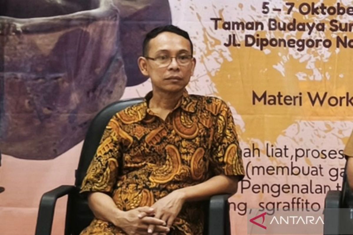 Narasumber Lokakarya Kriya Ungkap Potensi Tanah Liat Sumatera Barat untuk Industri Kreatif