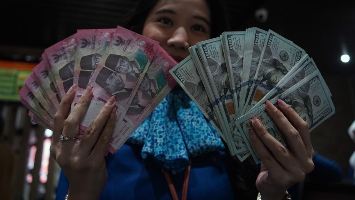 Rupiah Terjun ke Rp17.844 per Dolar AS, Terseret Konflik Timur Tengah dan Kebutuhan Valas Domestik