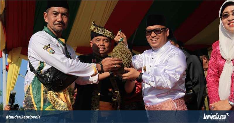 Pawai Ta'aruf MTQ XII Kepri: Kafilah Bintan Bawa Durian dan Salak, Komandan Berpakaian ala Khalid bin Walid