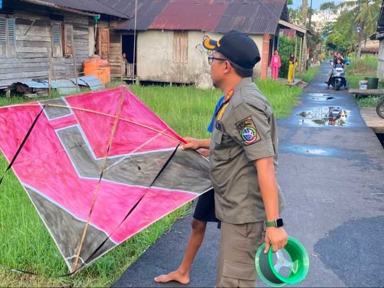 Satpol PP Pontianak Sita 60 Layangan di Pontianak Utara, Operasi Berlangsung Dua Jam