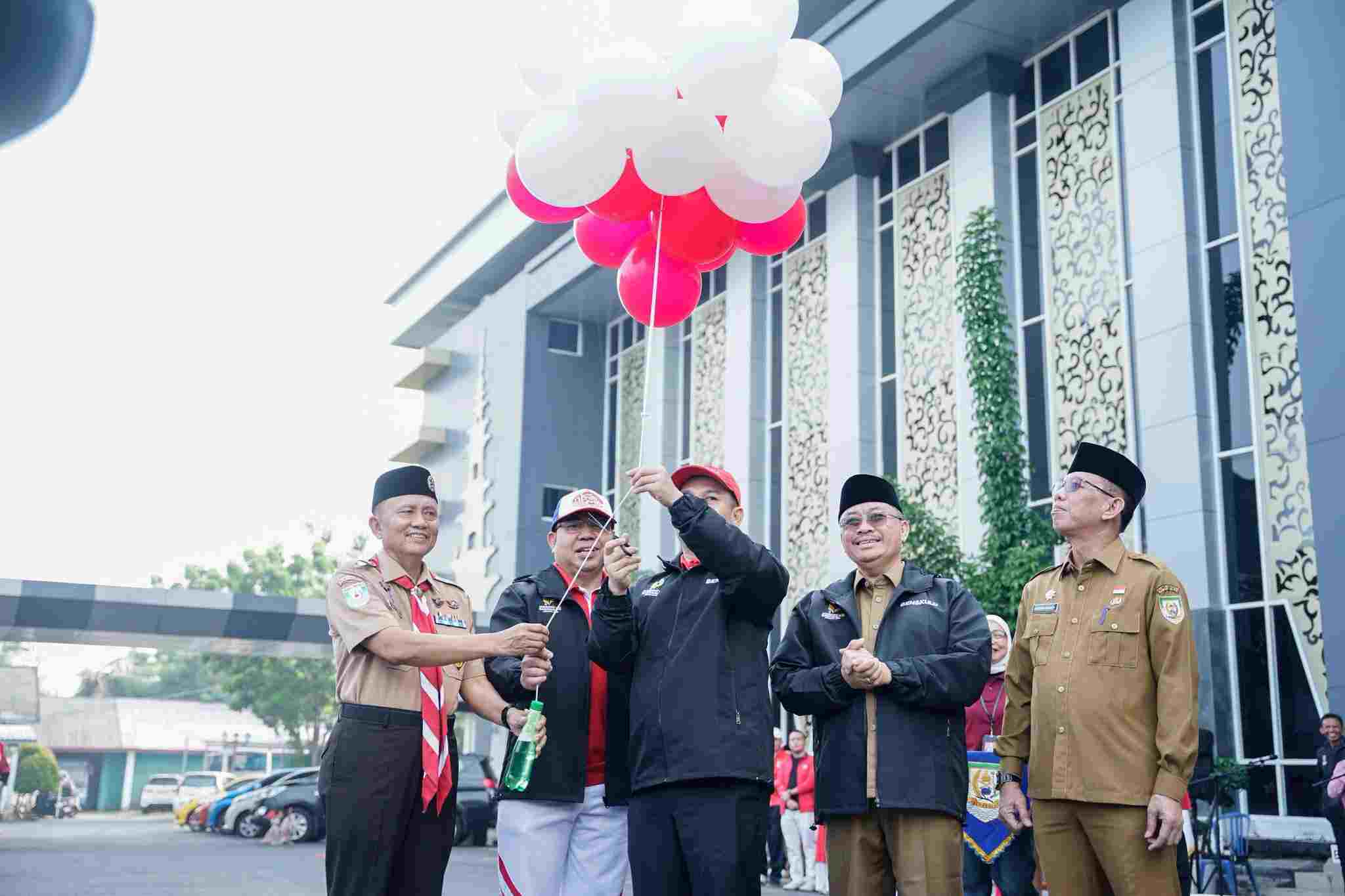 Pemprov Bengkulu Gelar Gebyar Lomba Tradisional HUT ke-81 RI, Tangkap Belut hingga Makan Kerupuk Meriahkan Kantor Gubernur