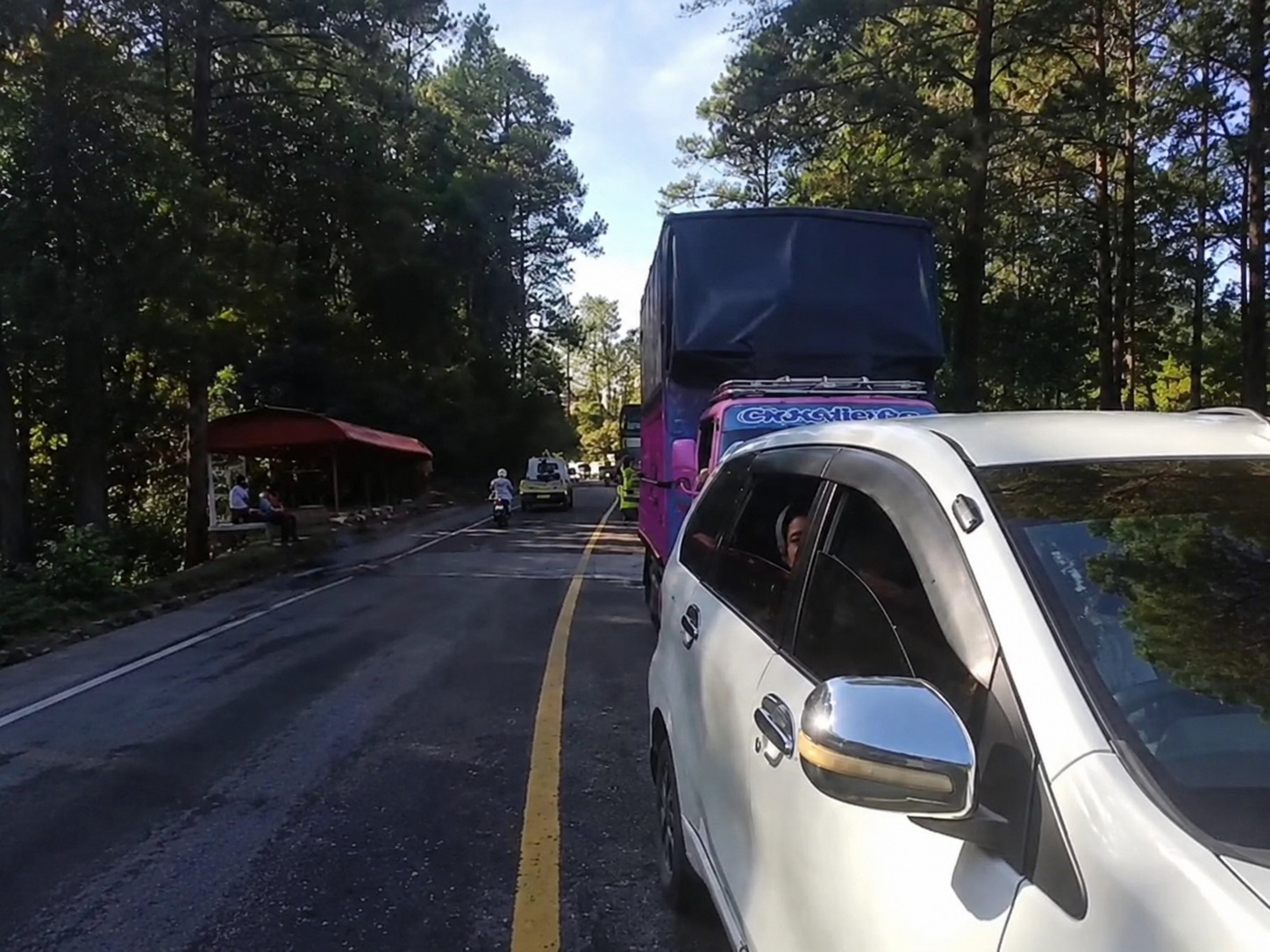 Truk Mogok Melintang di Sitinjau Lauik, Lalu Lintas Padang-Solok Macet Total 2,5 Jam