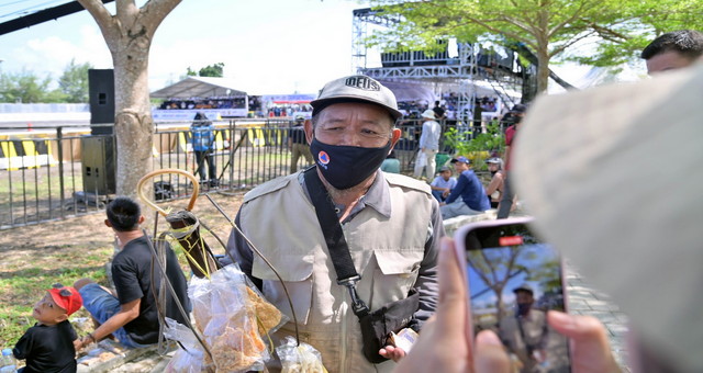 Pedagang Asongan di Lampung Selatan Raup Berkah dari Indonesia Drift Series 2026, Dagangan Ludes dalam Hitungan Jam
