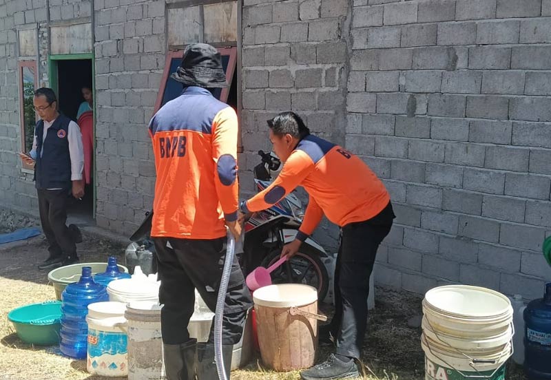 BPBD Gorontalo Salurkan 60 Ribu Liter Air Bersih untuk Dua Desa di Bone Bolango yang Kekeringan